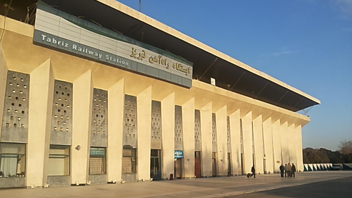 Ο σιδηροδρομικός σταθμός της Τεχεράνης και η τολμηρή αρχιτεκτονική του