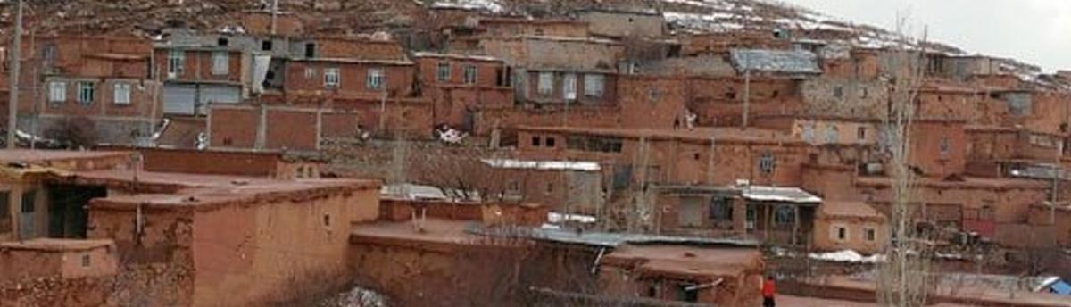 Το ιστορικό χωριό Σουρ και τα εκπληκτικά λαξευμένα στο χέρι σπίτια του