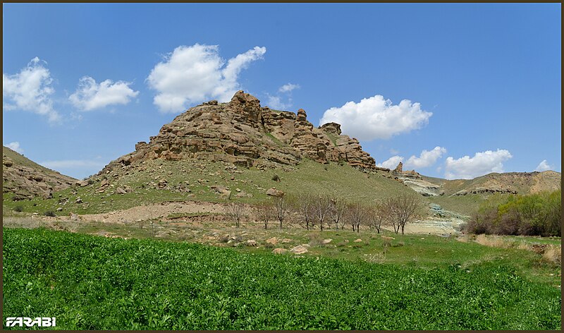 Το Κάστρο Γκουϊτζέ, ένα αρχαίο φρούριο με βραχώδη κατασκευή.