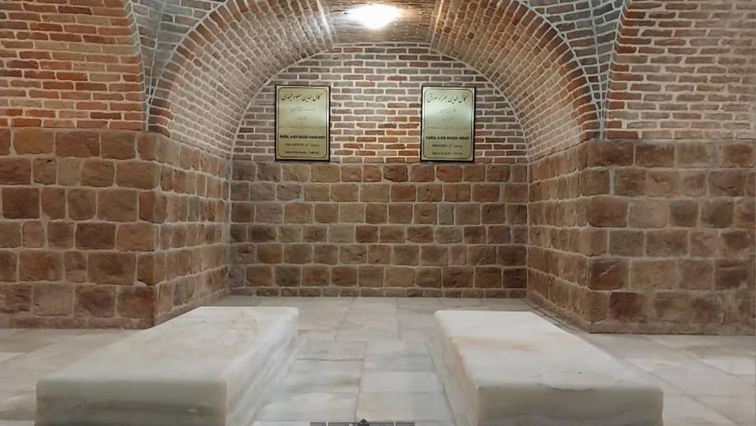 Ο Τάφος των Δουκμάλ, ο τόπος ταφής δύο σημαντικών προσωπικοτήτων της ιστορίας της ιρανικής λογοτεχνίας και τέχνης
