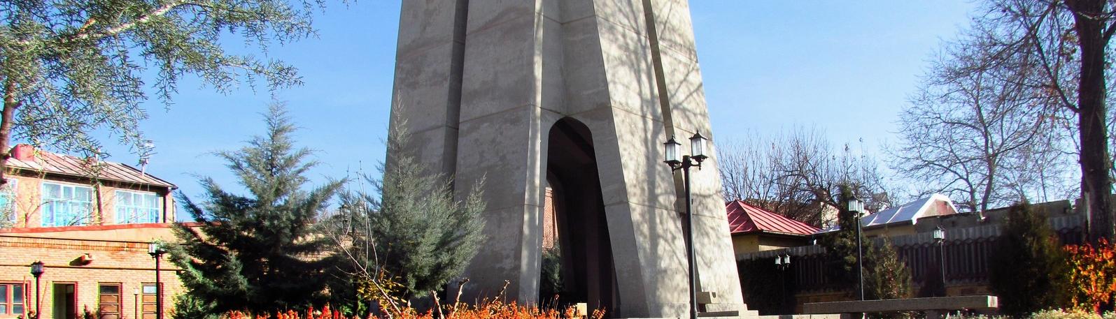 Τάφος του Ουχεντί Μαραγκέϊ, ένα σύγχρονο μνημείο στον τάφο του διάσημου Ιρανού ποιητή